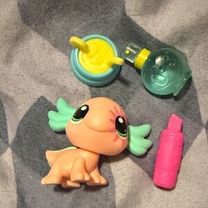 Axolotl  littlest pet shop 2/15$